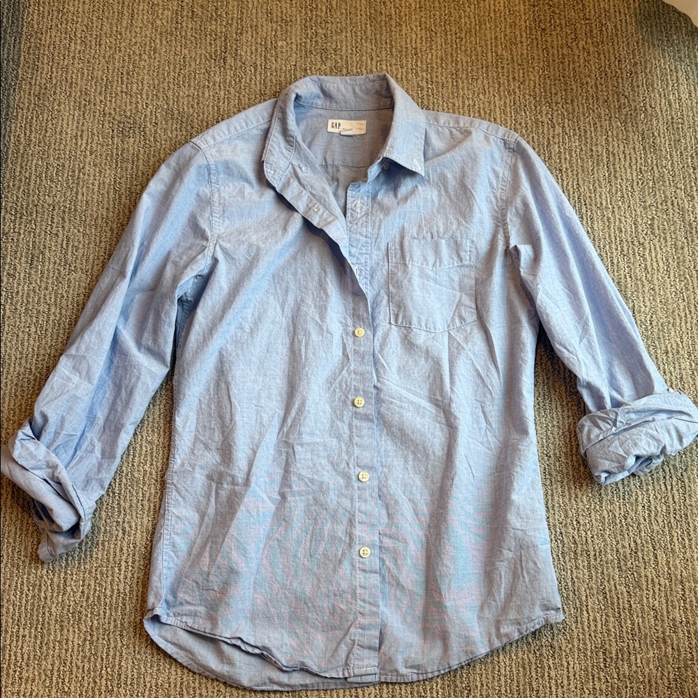 Gap button up shirt